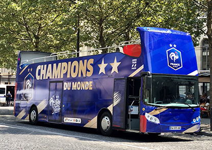bus-imperial-equipe-de-france-defile-bleus-champions-du-monde-2018-coupe-du-monde-champs-elysees.jpg